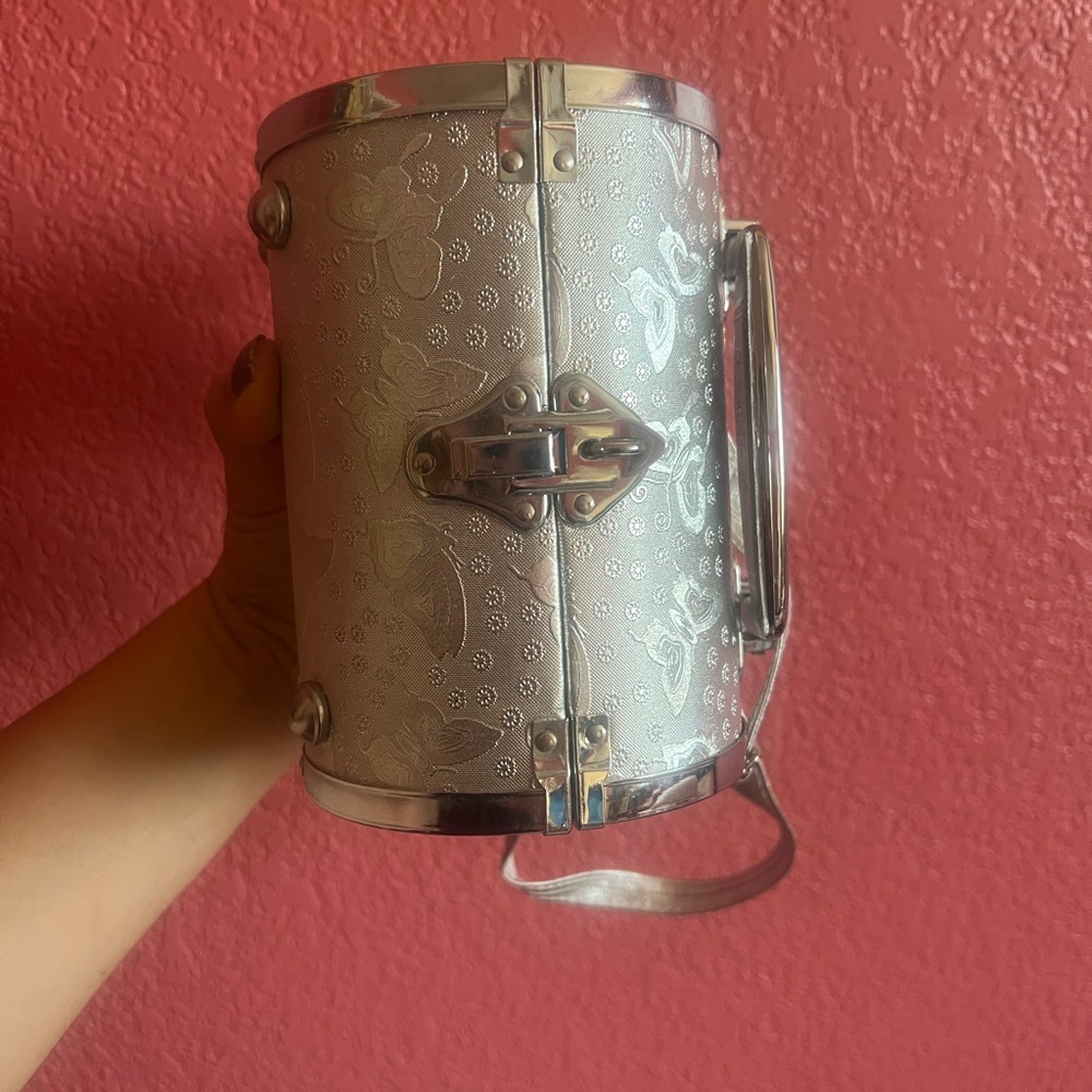 🦋 Silver butterfly shoulder bag - Picture 3 of 8